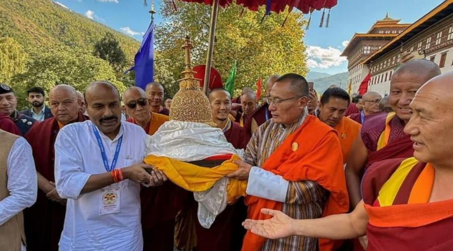 PM to Bhutan: भूटान पहुंचे बुद्ध के पवित्र अवशेष
